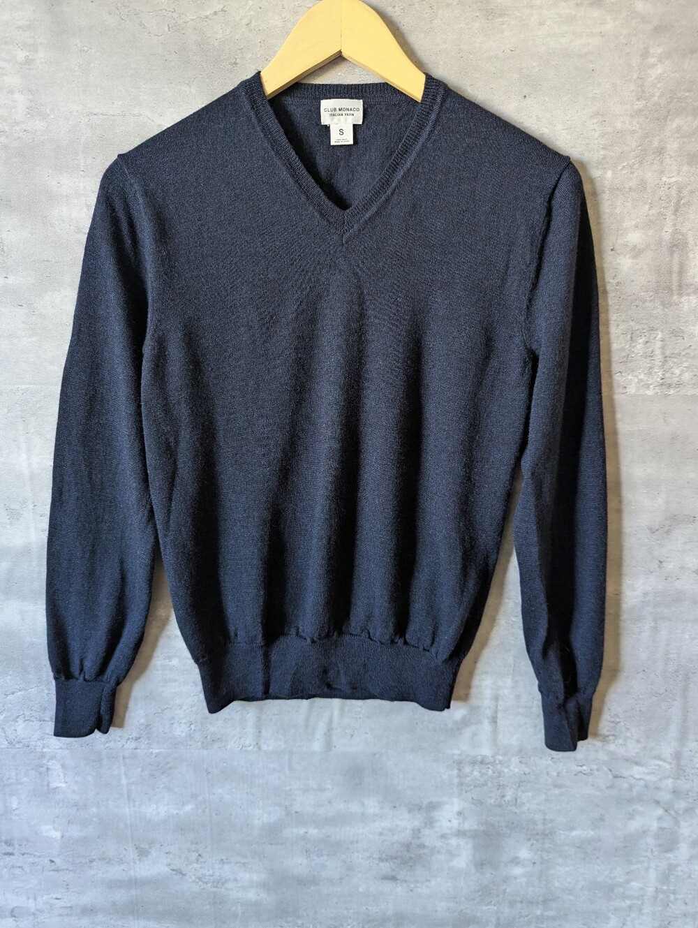 Club Monaco Italian Yarn 100% Wool V Neck Sweater - Small